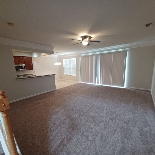 Building Photo - Beautiful 3 BR 2.5 BA Townhouse in Bartram
