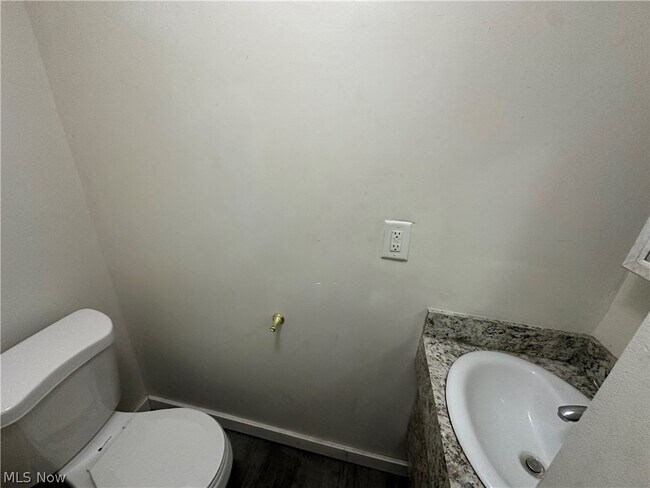 Foto del edificio - 5885 Youngstown Hubbard Rd