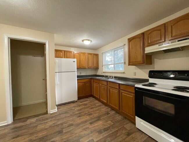 Foto del edificio - Woodside Court Apartments