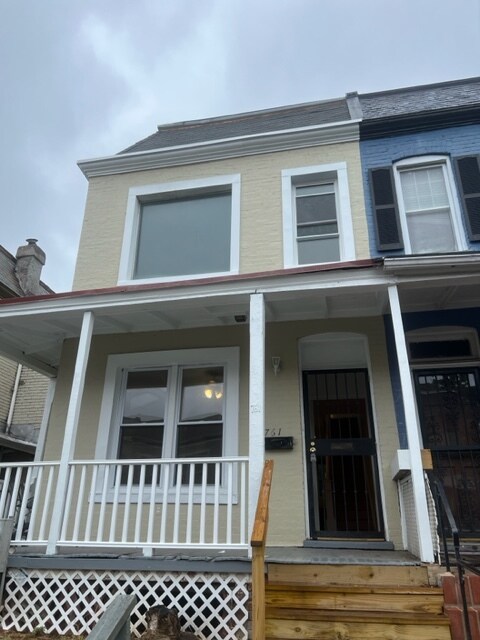 Primary Photo - 761 Gresham Pl NW