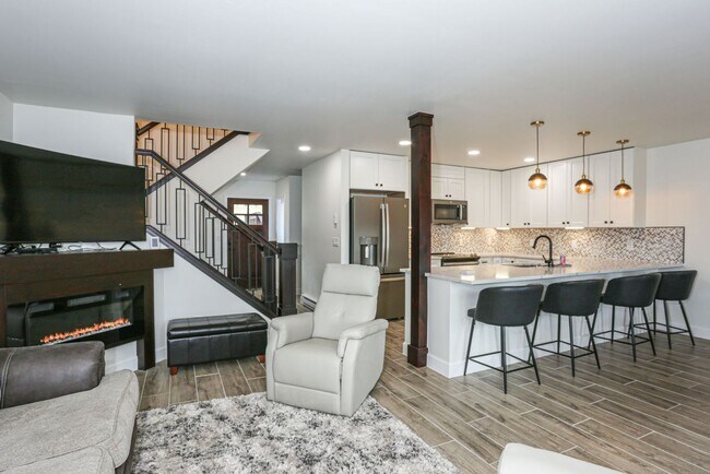 Foto del edificio - 6 month lease! Updated Baldy Breckenridge Townhome! Dogs negotiable!