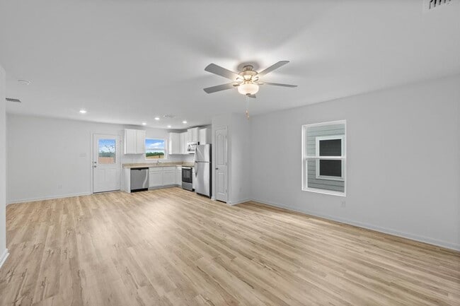 Building Photo - 308 Low Pasture Trl