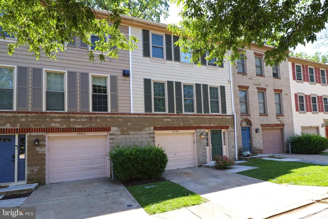 Primary Photo - 3760 College Ave