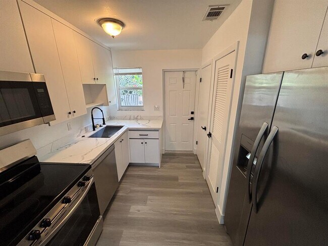 Foto del edificio - 880 SE 12th St
