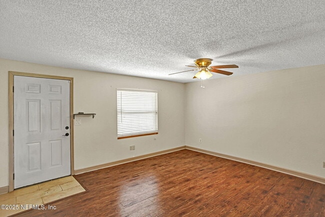 Building Photo - 2214 Luana Dr E