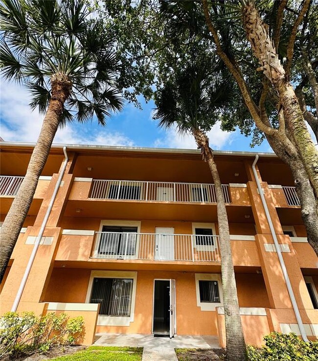 Building Photo - 6900 SW 39th St