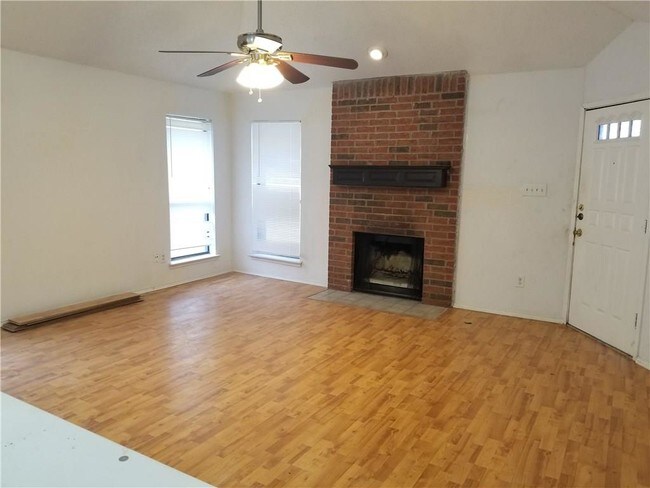 Building Photo - 1120 Concord Dr