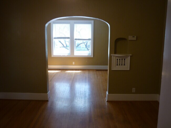Building Photo - 5420 Leavenworth St