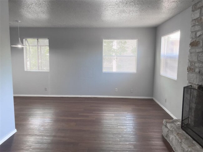 Foto del edificio - 901 Taulbee Ln