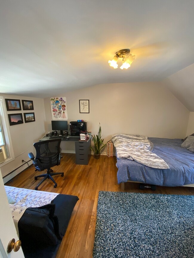 Bedroom - 715 E 1st Ave