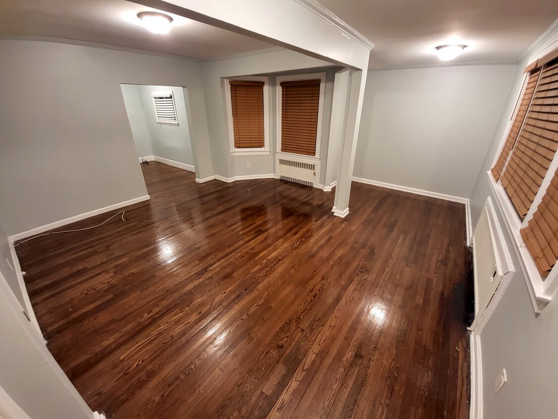14 Chestnut St Unit 1FL, Lynbrook, NY 11563 Apartments in Lynbrook