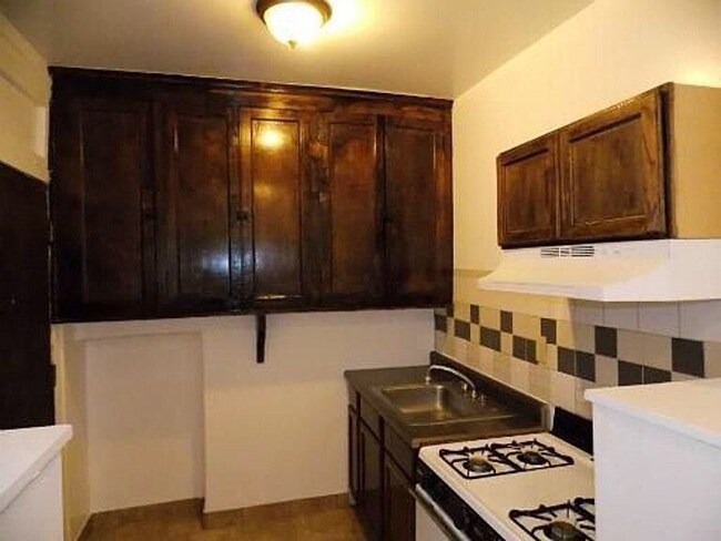 Building Photo - 1810 W 78th St