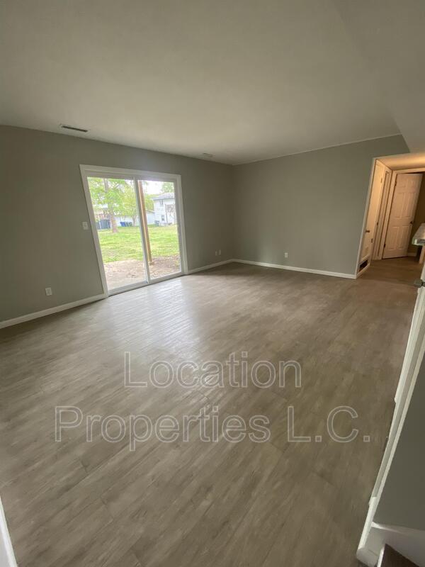 Foto del edificio - 2446 Cedarwood Ave
