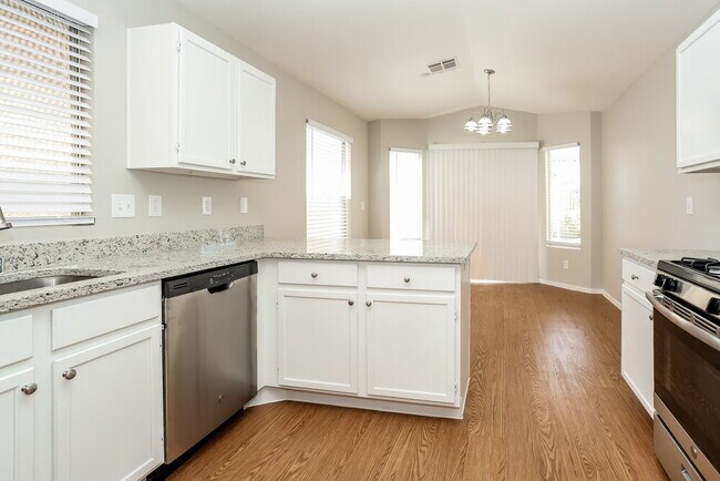 Foto del edificio - 8341 Pendragon Cir