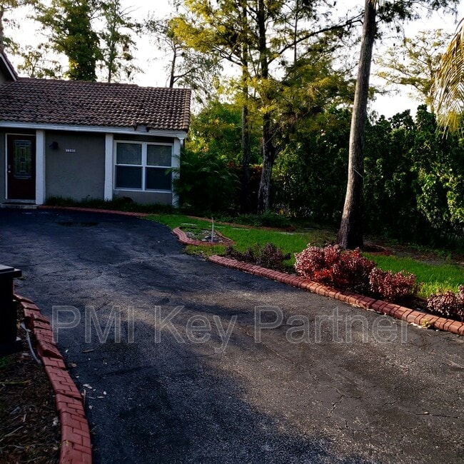 Building Photo - 1309 NW 89th Dr