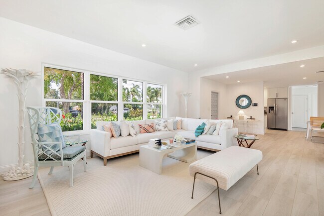 Building Photo - 215 Cortez Rd