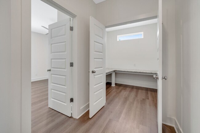 Foto del edificio - 2 Bedroom Home with Bonus Office/Flex Space!