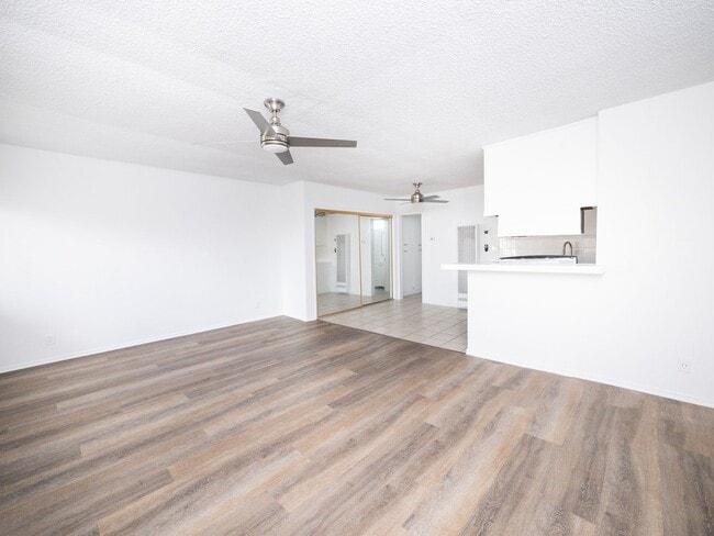 Interior Photo - 1166 S. Crenshaw Blvd