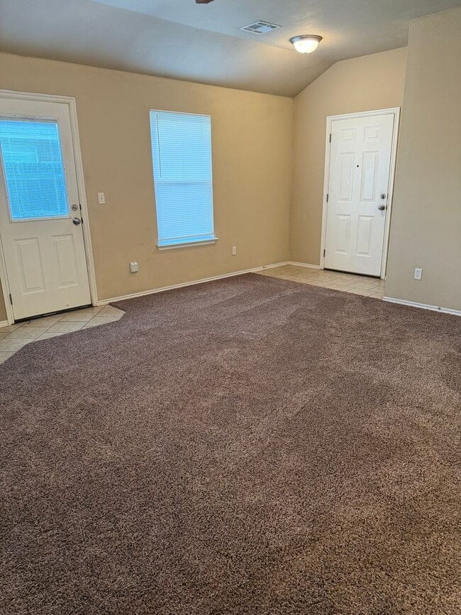 Foto del edificio - Great Home - New Carpet - Mid-Del Schools ...