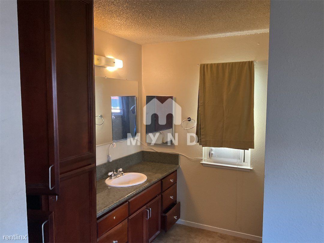 Building Photo - 3 br, 2 bath House - 1110 Rivera Dr