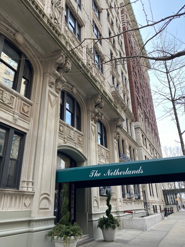 Building Photo - 340 W 86th St