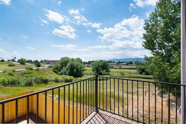 Building Photo - remodeled Monument town home