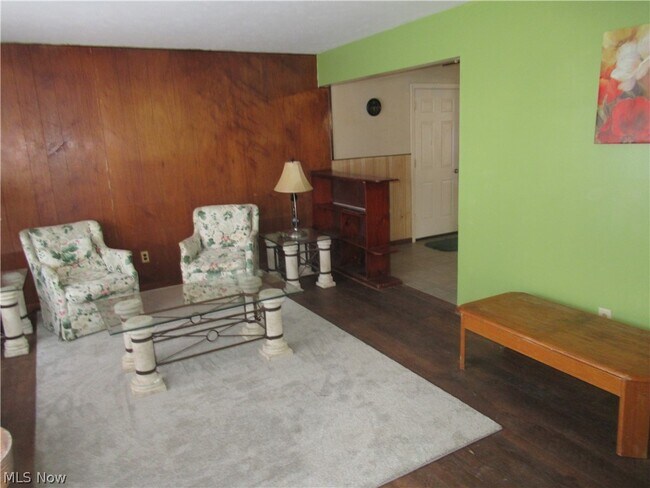 Foto del edificio - 7594 Southland Rd