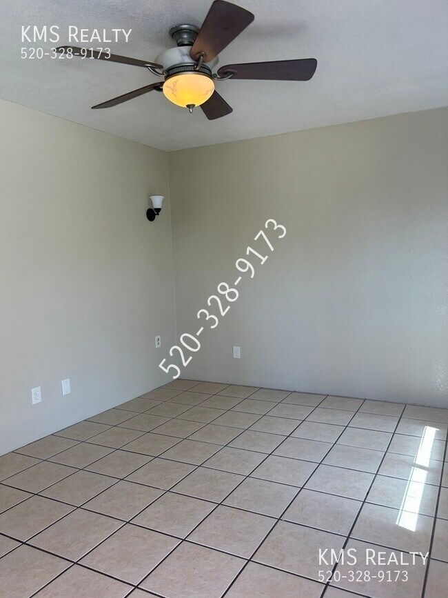 Foto del edificio - 7250 S Camino del Arco Iris