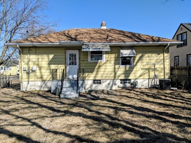 Building Photo - 920 170th St