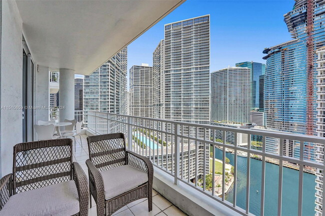 Foto del edificio - 801 Brickell Key Blvd