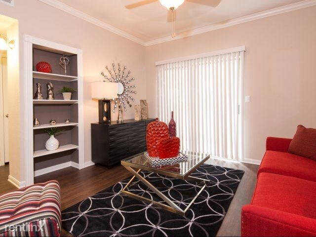 Foto del edificio - 2808 N Carroll Ave