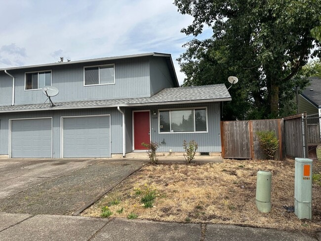 Building Photo - 2 bedroom 1.5 bath duplex in Springfield!