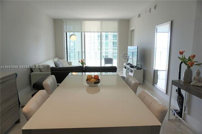 Building Photo - 1300 Brickell Bay Dr