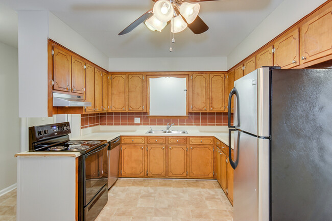Foto del edificio - Spacious Three Bedroom Now Ready
