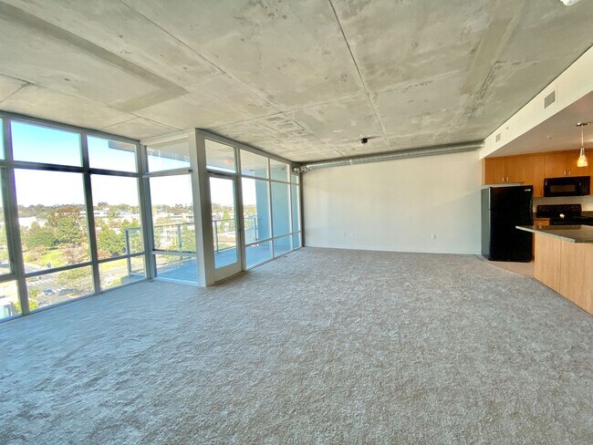 Building Photo - Stunning 11th Floor Studio w/ Washer/Dryer...