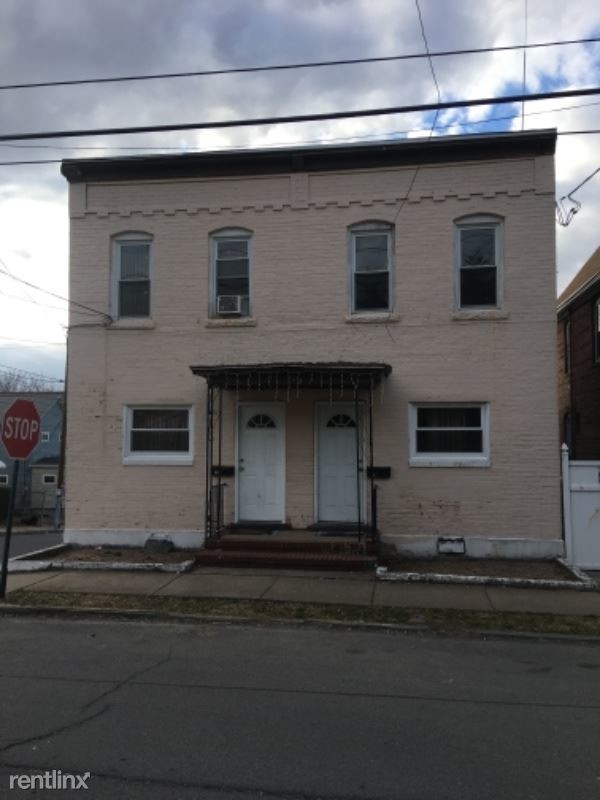 Primary Photo - 3 br, 1 bath Apartment - 231 Brown St