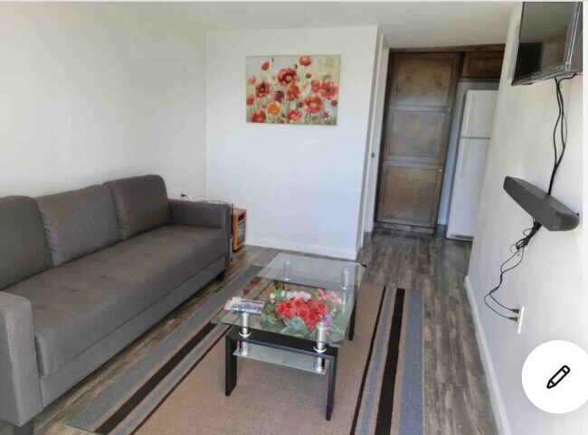 Foto del edificio - 8041 Howard Dr