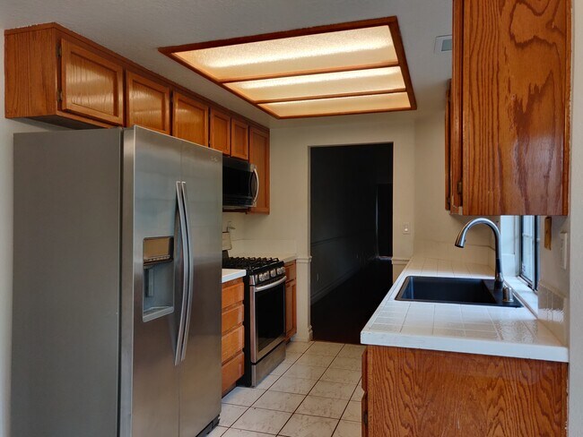 Kitchen - 3124 Oakview Ln