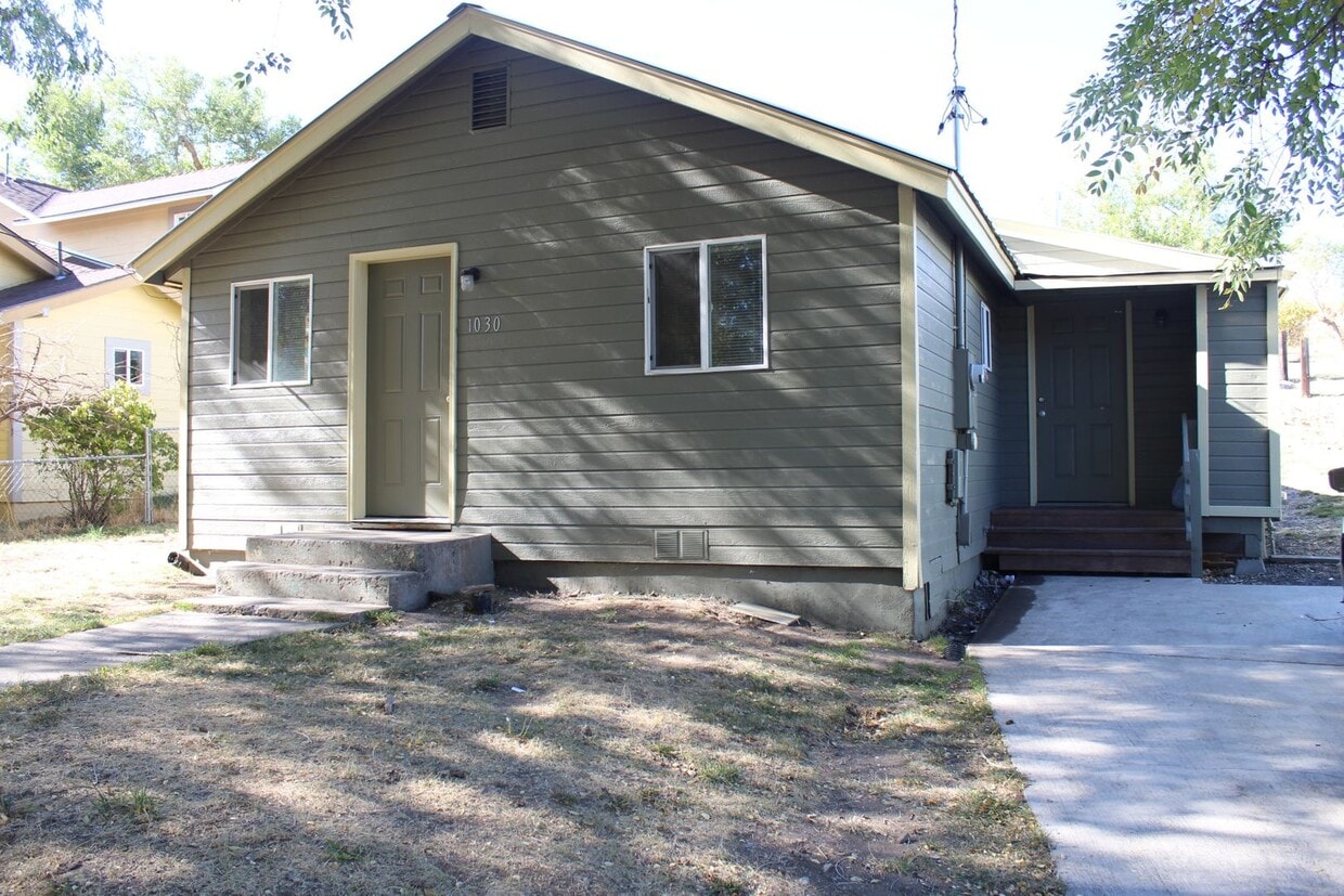 Primary Photo - 1030 California Ave