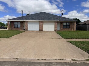 Building Photo - 3802 Hitchrock Dr