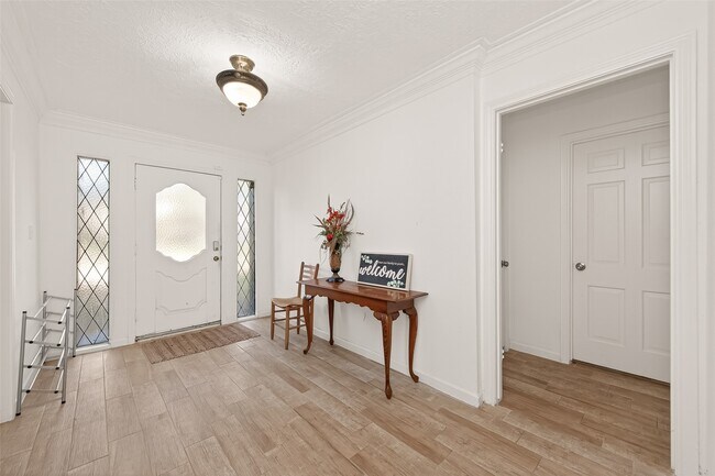 Building Photo - 3815 Fernglade Dr