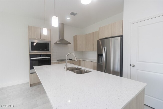 Building Photo - 1087 Rugby Cir
