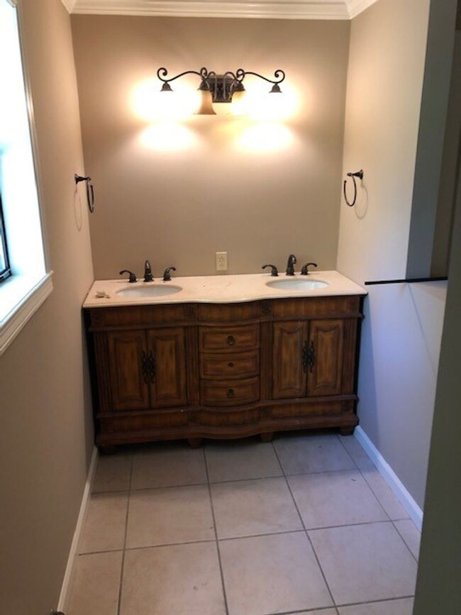 Building Photo - 110 Dogwood Heights