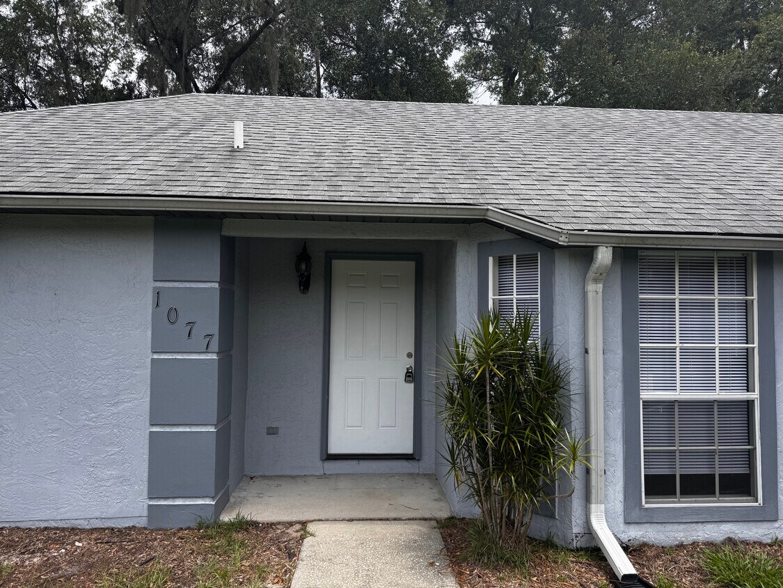 Foto principal - 1077 Shady Hollow Dr