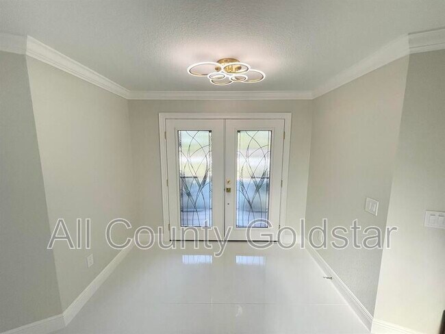 Foto del edificio - 1487 Keyway Rd