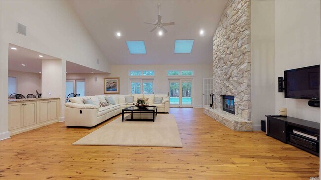 Foto del edificio - 14 Blueberry Ln