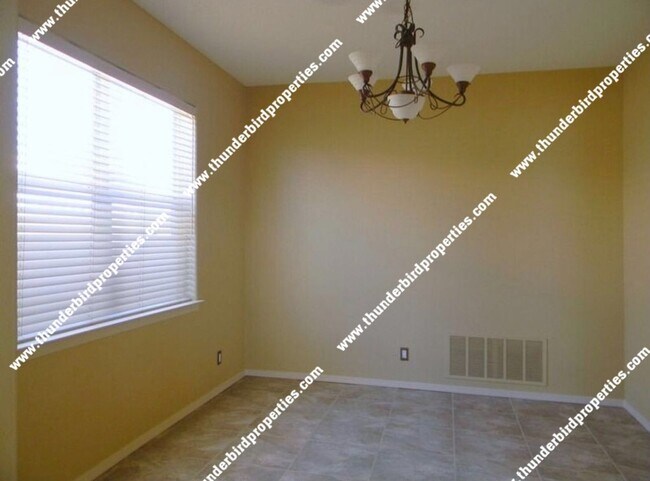 Building Photo - NE Heights Beauty with 2 master suites