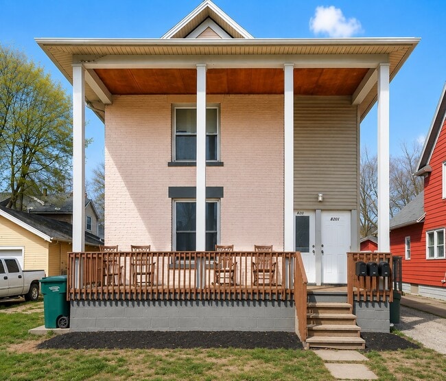 Building Photo - 820 W Shiawassee St
