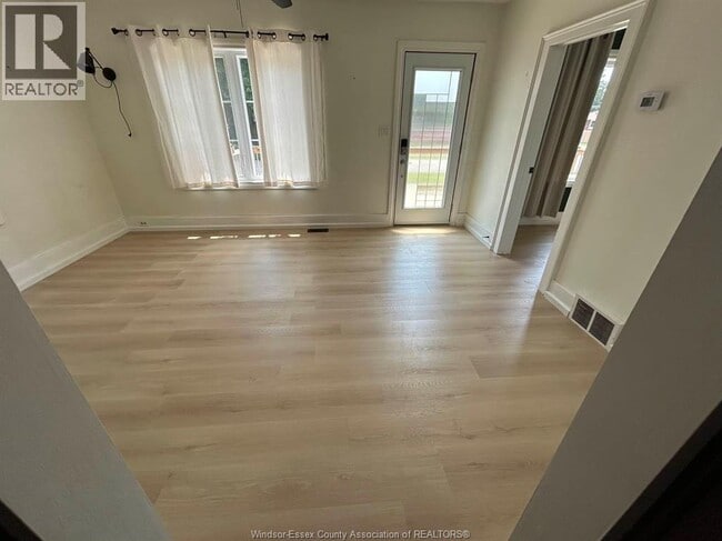 Building Photo - 41 Alexandra Ave