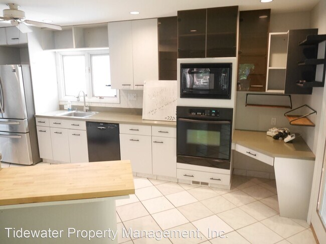 Foto del edificio - 5 br, 4.5 bath House - 11049 Swansfield Rd